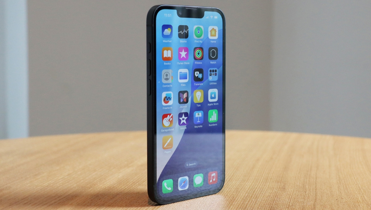 iPhone 16e